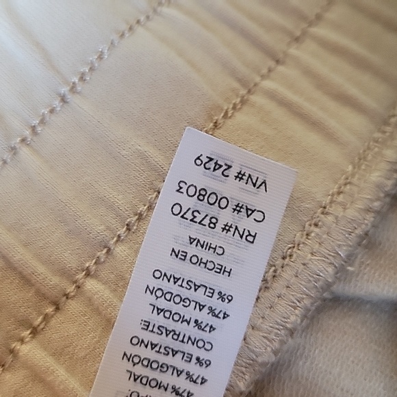 SOLD Alo Yoga Unwind Jogger Sweatpants in tan/ beige color sz SMALL - Picture 5 of 8